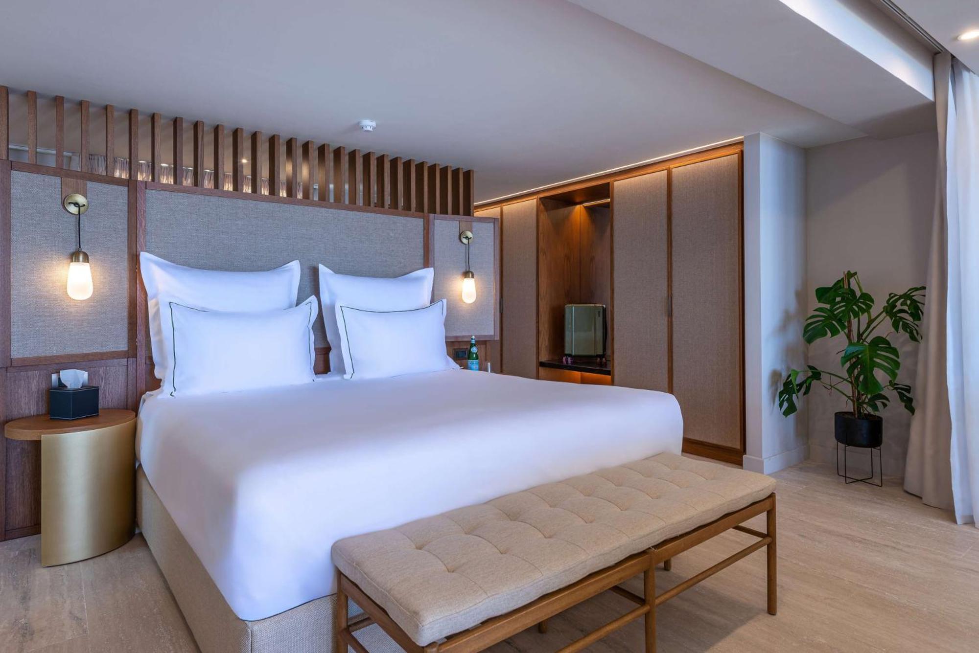 Isla Brown Chania Resort, Curio Collection By Hilton 5* Stavrós