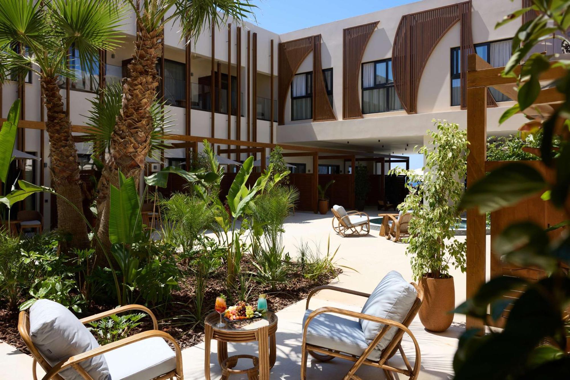 Complex Isla Brown Chania Resort, Curio Collection By Hilton Stavrós